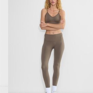 Aritzia Golden BodyGrip™ Cheeky Hi-Rise 26” Legging